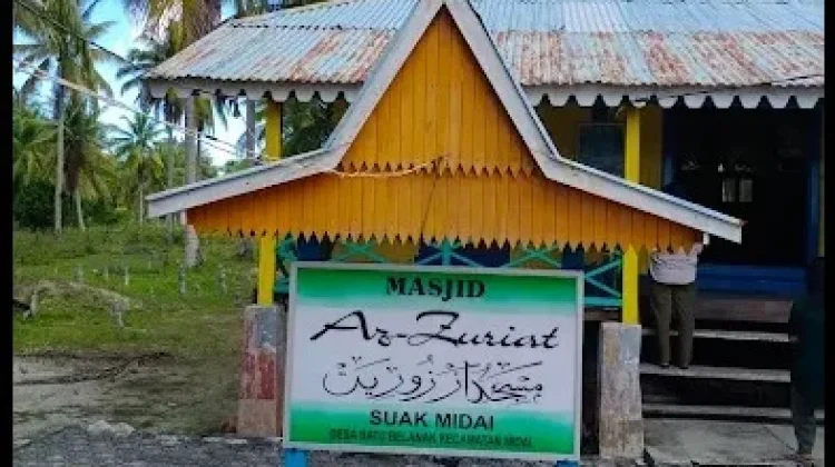 Masjid Azzuriat Midai Berdiri sejak 1812