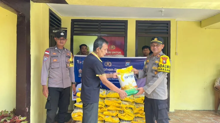 Polsek Serasan Salurkan Beras Bantuan PLN Batam