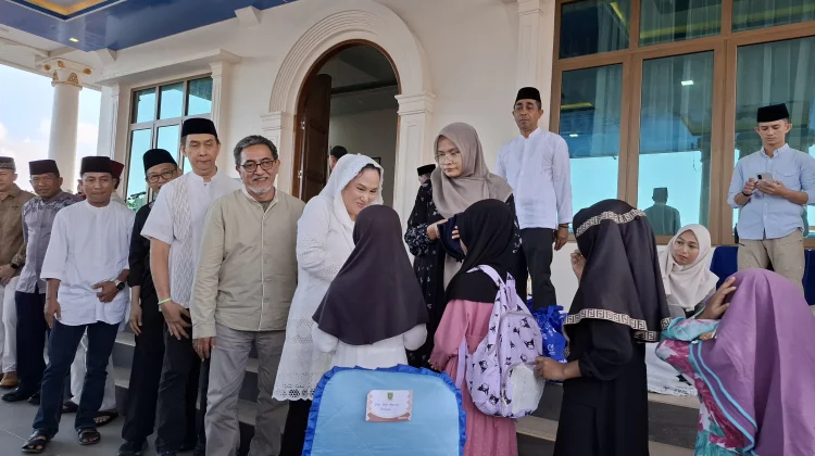 Bupati Natuna Cen Sui Lan Gelar Buka Puasa