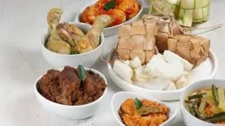 Tetap Sehat saat Lebaran ketika Sulit Hindari Godaan Makanan