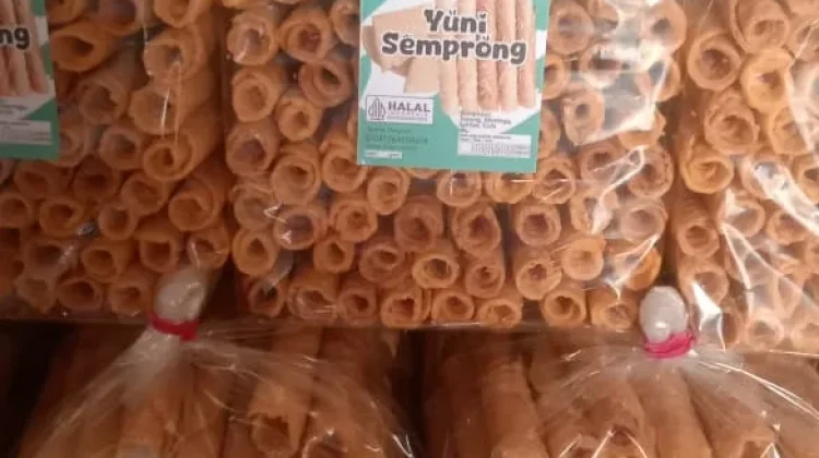 Kue Semprong, di Buru Warga Natuna jelang Lebaran