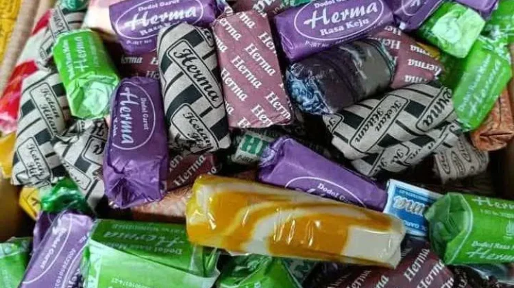 Kue Dodol, Salah Satu Hidangan Favorit Lebaran di Natuna