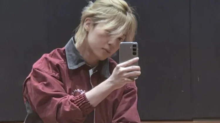 Jimin BTS Kasih Bocoran Comeback lewat Selfie di Ruang Latihan