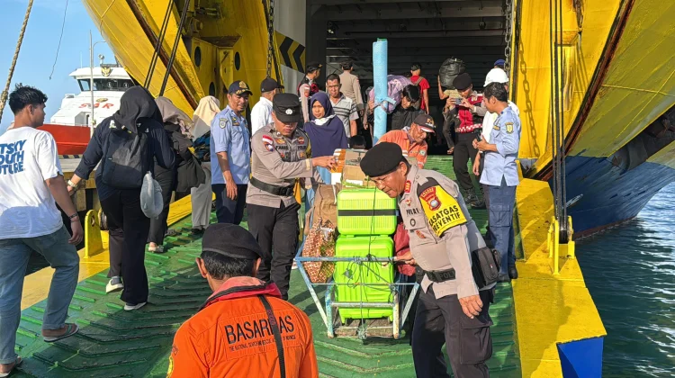 Kapolres Natuna Tinjau Aktivitas Arus Mudik di Penagi