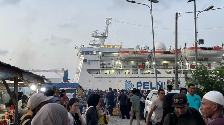 Puncak Arus Mudik Lebaran Terjadi di Selat Lampa