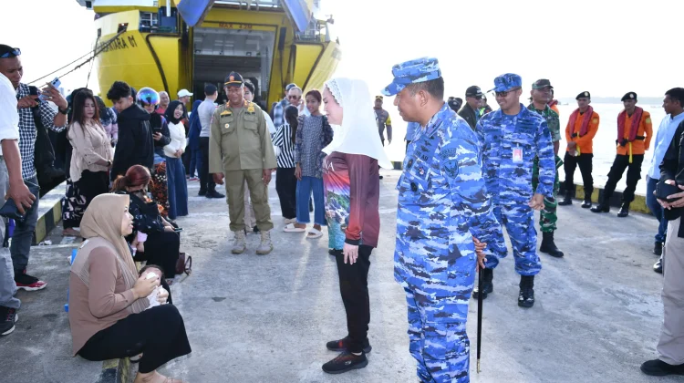Bupati Natuna dan Forkopimda Turun Langsung ke Pelabuhan