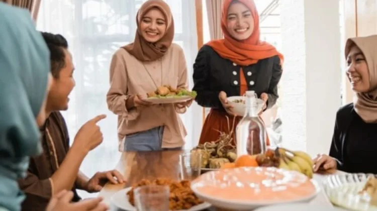 Lebaran tanpa Khawatir, Ini Cara Makan Sehat yang Tepat