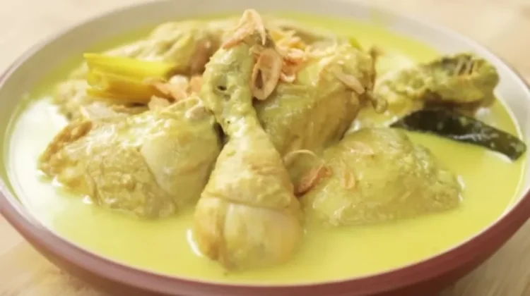 Resep Opor Ayam Kuning Gurih dan Lezat