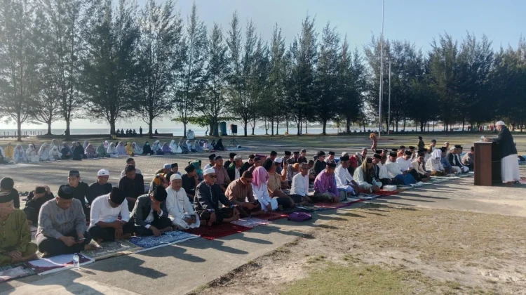 Muhammadiyah Natuna Gelar Salat Id di Pantai Piwang