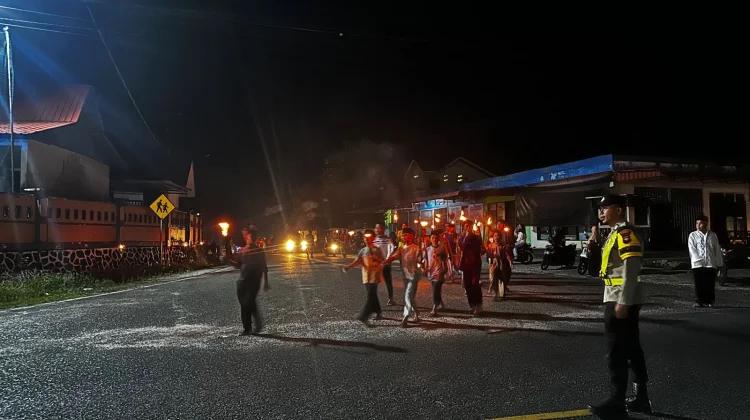 Polres Natuna Amankan Pawai Takbiran Beduk dan Obor di Bandarsyah