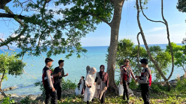 Polsek Bunguran Barat Amankan Wisata Pantai Maros