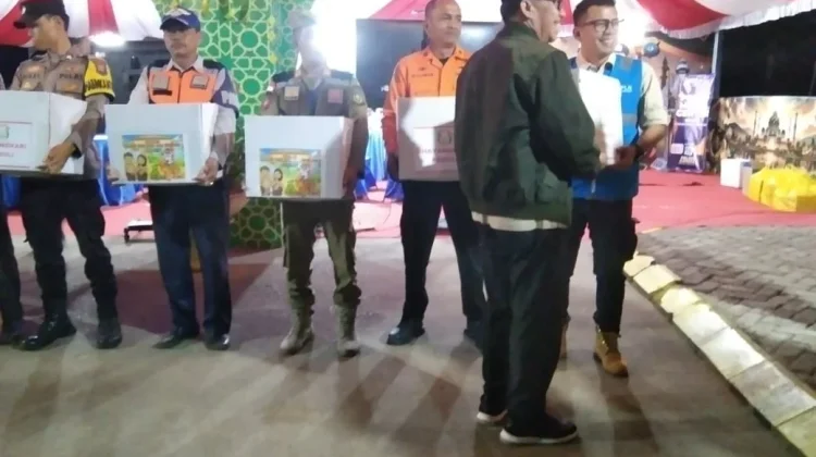 Takbiran di Pantai Piwang Berlangsung Aman dan Tertib