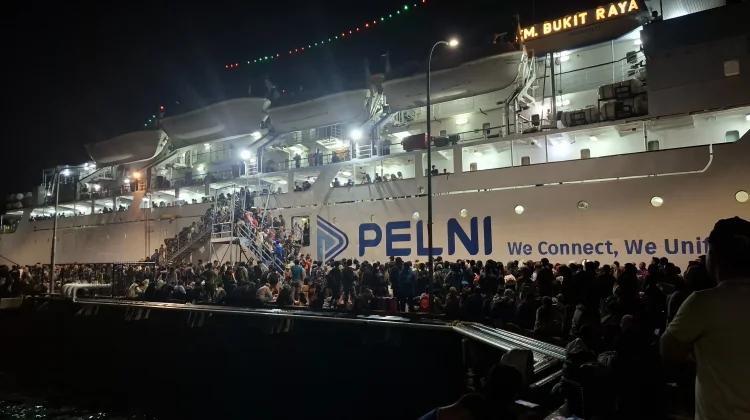 Mudik Kapal Laut Natuna Jadi Pilihan Favorit Warga