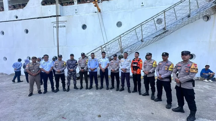 Polsek Serasan Amankan Arus Balik Penumpang KM Bukit Raya