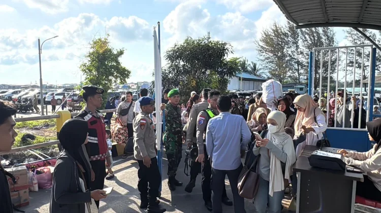 Kapolres Natuna Pastikan Penumpang Terlayani dengan Baik