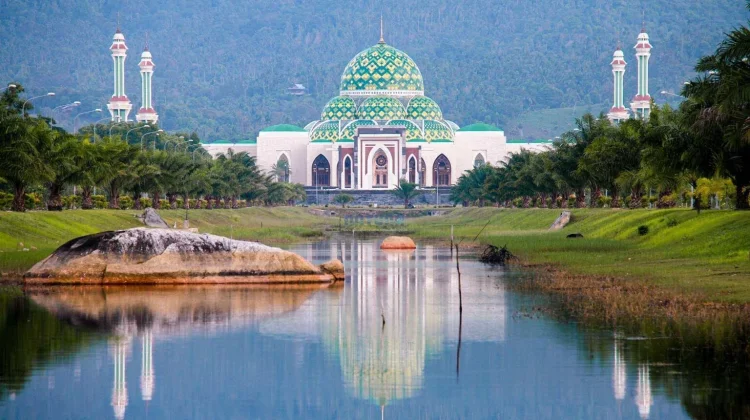 Kemegahan Masjid Agung Natuna: Taj Mahal di Ujung Utara Indonesia
