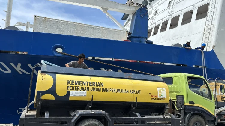 Perumda  Air Minum Tirta Nusa Suplai Air Bersih ke KM Bukit Raya