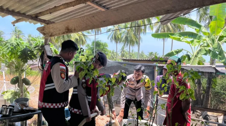Polres Natuna Salurkan Air Bersih untuk Warga