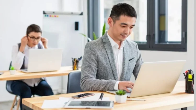 Cara Sederhana Mengatasi Dampak Kurang Bergerak di Kantor