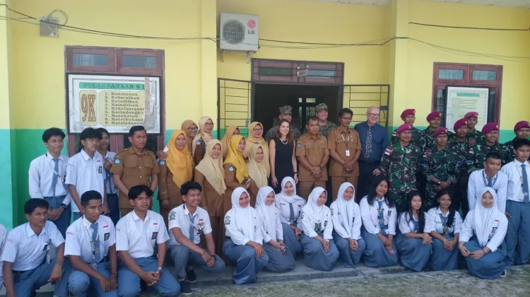 Pemerintah AS Serahkan Bantuan Pendidikan untuk SMAN2 BT