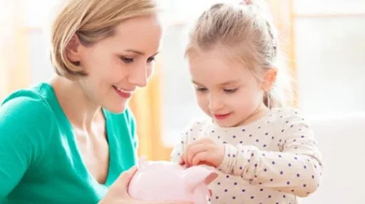 Tips Mengajarkan Anak Menabung sejak Usia Dini