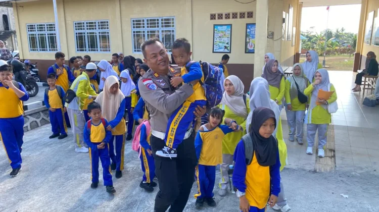Satlantas Polres Natuna Beri Semangat Siswa SLB Natuna