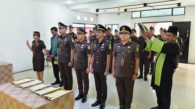 Kejari Natuna Lantik Pejabat Baru Perkuat Kinerja Hukum