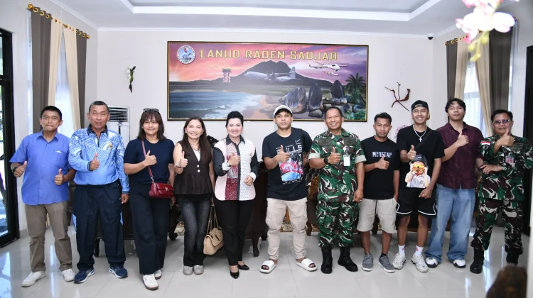 Penyanyi viral Tabola Bale Kunjungi Lanud RSA Natuna