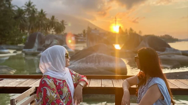 Menikmati Keindahan Sunset di Alif Stone Park