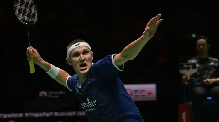 Sang Alien Viktor Axelsen Resmi Gantung Raket