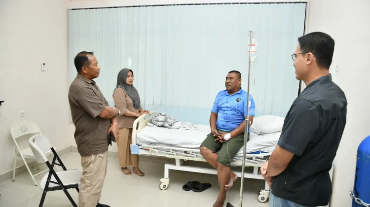 Danlanud RSA Natuna Jenguk Anggota Sakit
