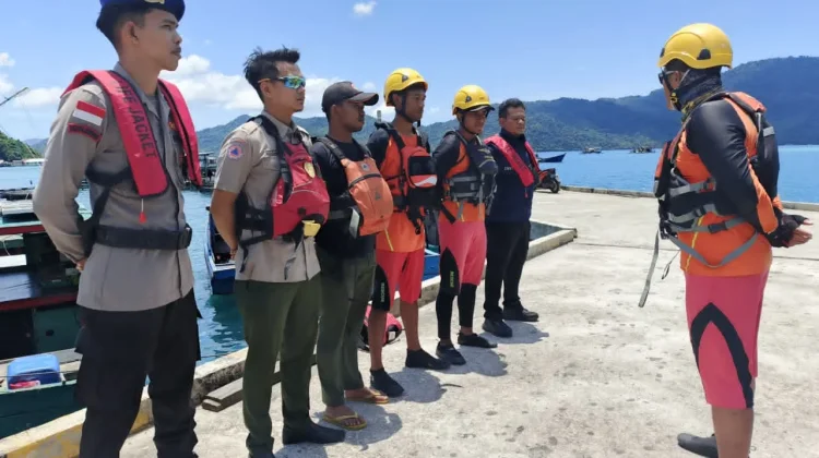 SAR Gabungan Evakuasi Pompong Rusak di Anambas