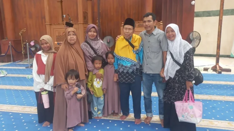 Jamaah Tertua Asal Natuna Berangkat Haji di Usia 80 Tahun