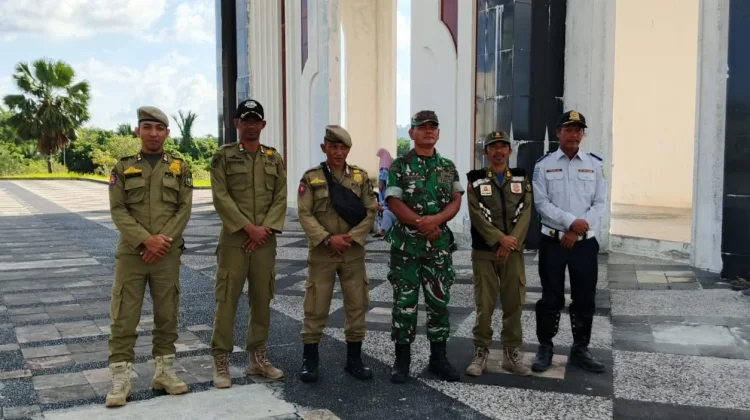 Satpol PP Natuna Amankan Pelepasan Jamaah Haji di Masjid Agung