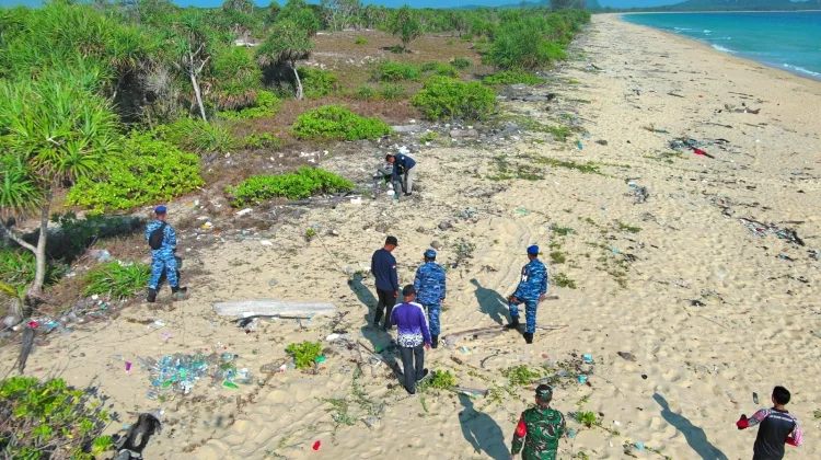 Lanud RSA  Bersama Beberapa Instansi Gelar Aksi Bersih