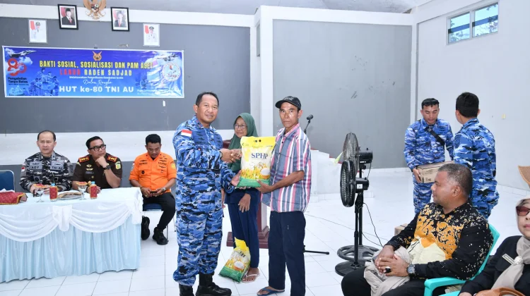 Baksos TNI AU Lanud RSA Natuna Sentuh Warga Pulau Subi