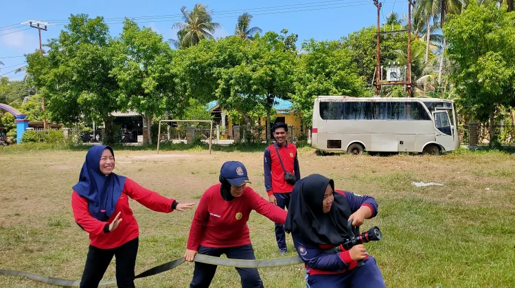 Srikandi Disdamkar Natuna Tingkatkan Penangan Kebakaran