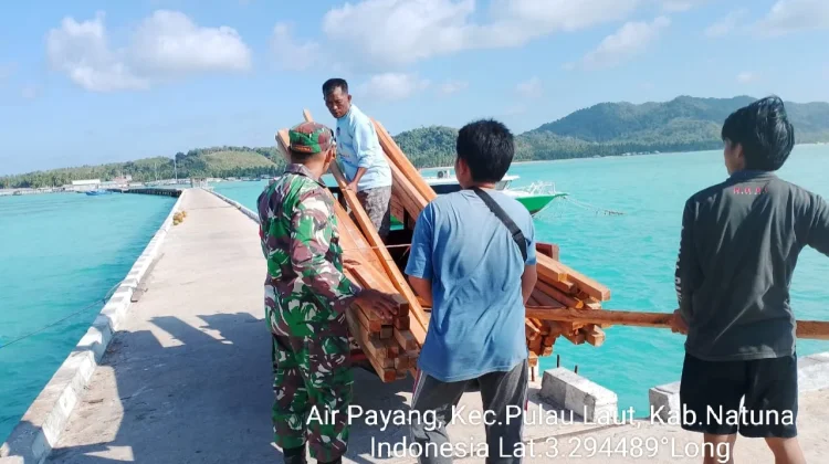 Personil Koramil08/Pulau Laut Komsos Warga
