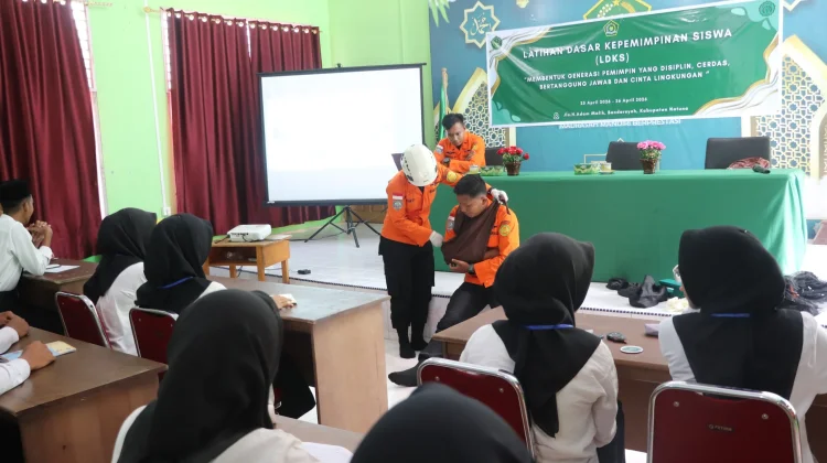 Srikandi SAR Natuna Edukasi Keselamatan ke Pelajar Program SAR Goes To School