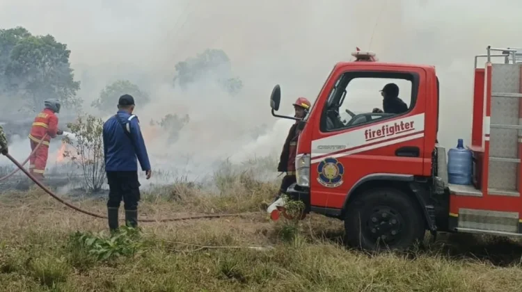 Kebakaran Lahan Dekat Pemancar RRI, Aset Negara Terancam