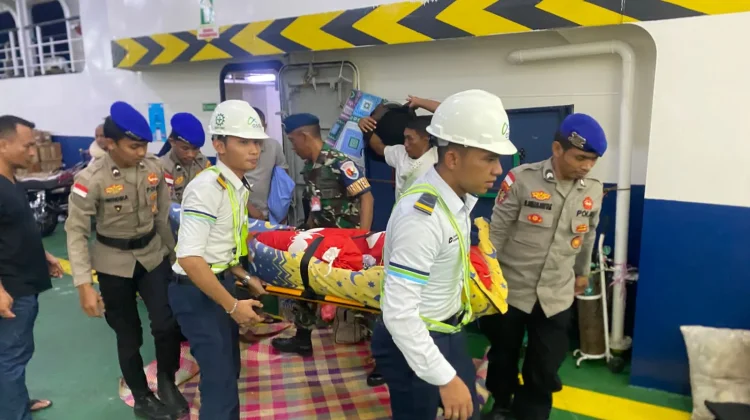 Polres Natuna Bantu Evakuasi Pasien Rujukan