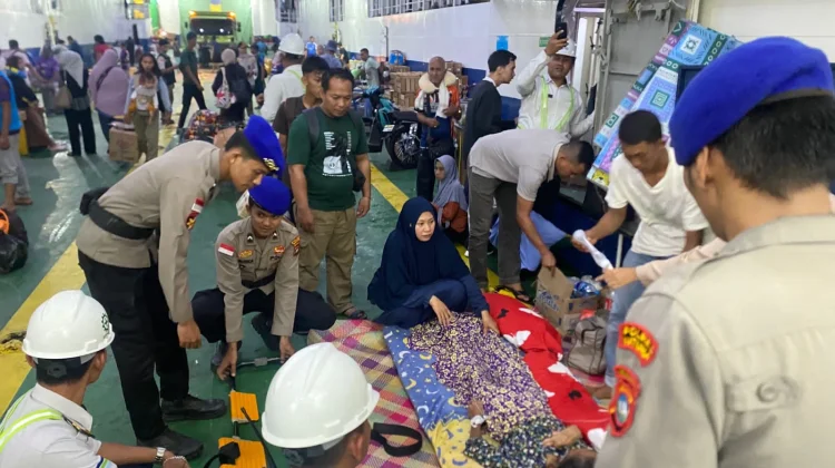 Polres Natuna  Bantu Evakuasi Pasien Rujukan dari Subi