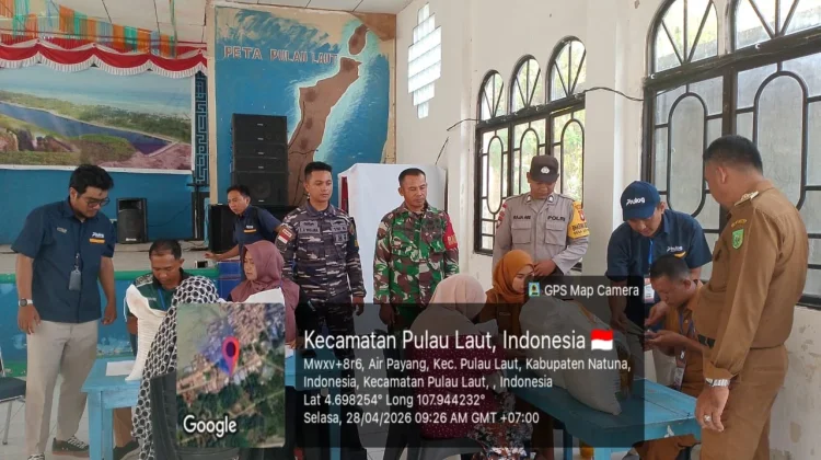Babinsa Desa Air Payamg Dampingi Penyaluran Bantuan Pangan