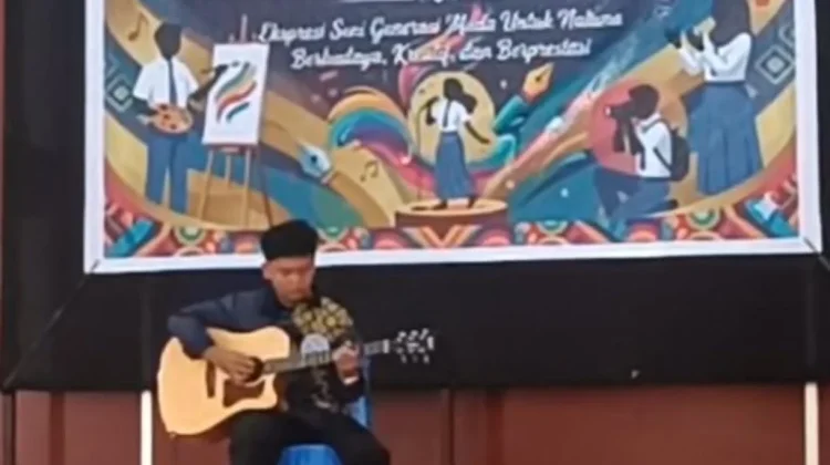 SMAN 1 Bunguran Timur Tampilkan Potensi Seni di Ajang FLS3N