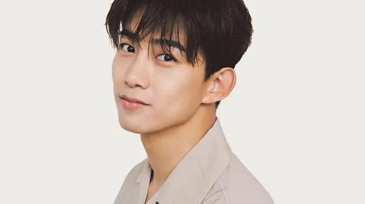 Taecyeon  2 PM Menunda Bulan Madunya