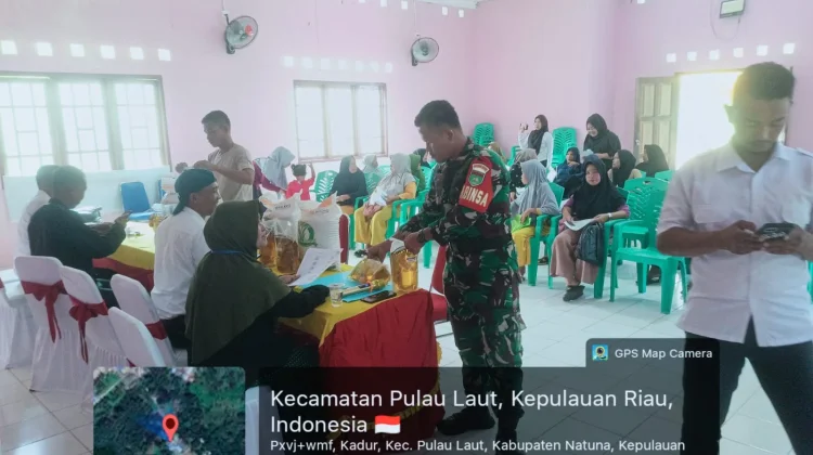 Babinsa Kadur Dampingi Penyaluran Bantuan Pangan