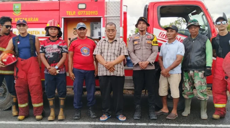 Damkar Natuna Padamkan Kebakaran Lahan Binjai