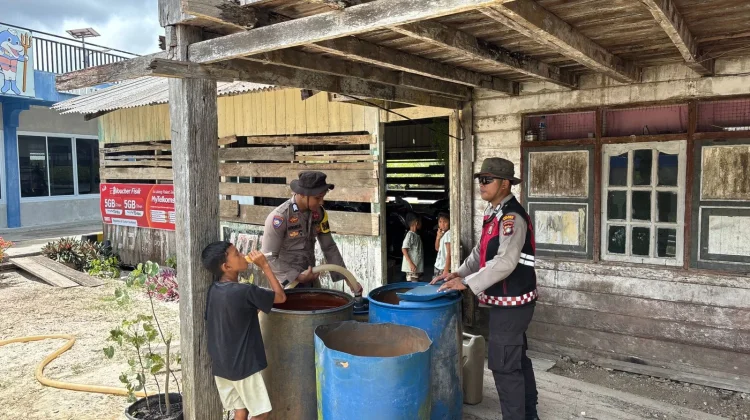 Polres Natuna Salurkan Air Bersih untuk Warga Desa Binjai