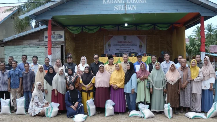 Bupati Natuna Cen Sui Lan Kunjungi Kecamatan Seluan
