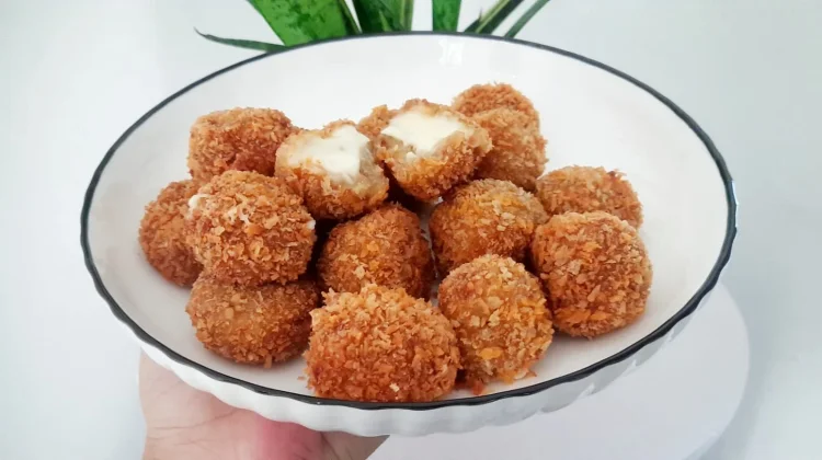 Bola-Bola Pisang Keju Lumer yang Renyah dan Lembut
